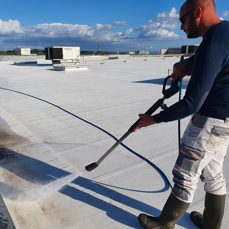 Maintenance d'une toiture cool roof